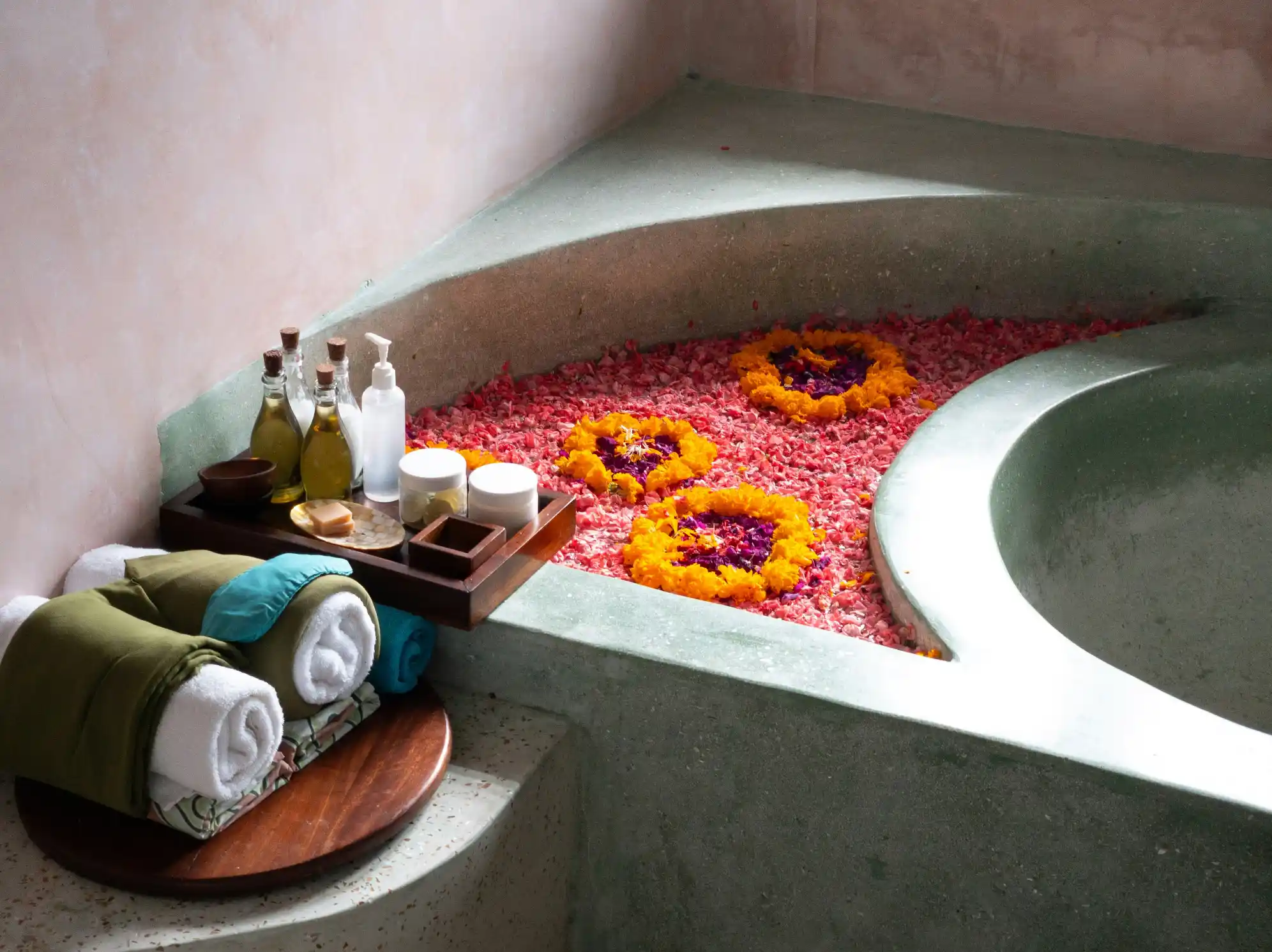 Hot oil massage at Ramisa Thai Spa